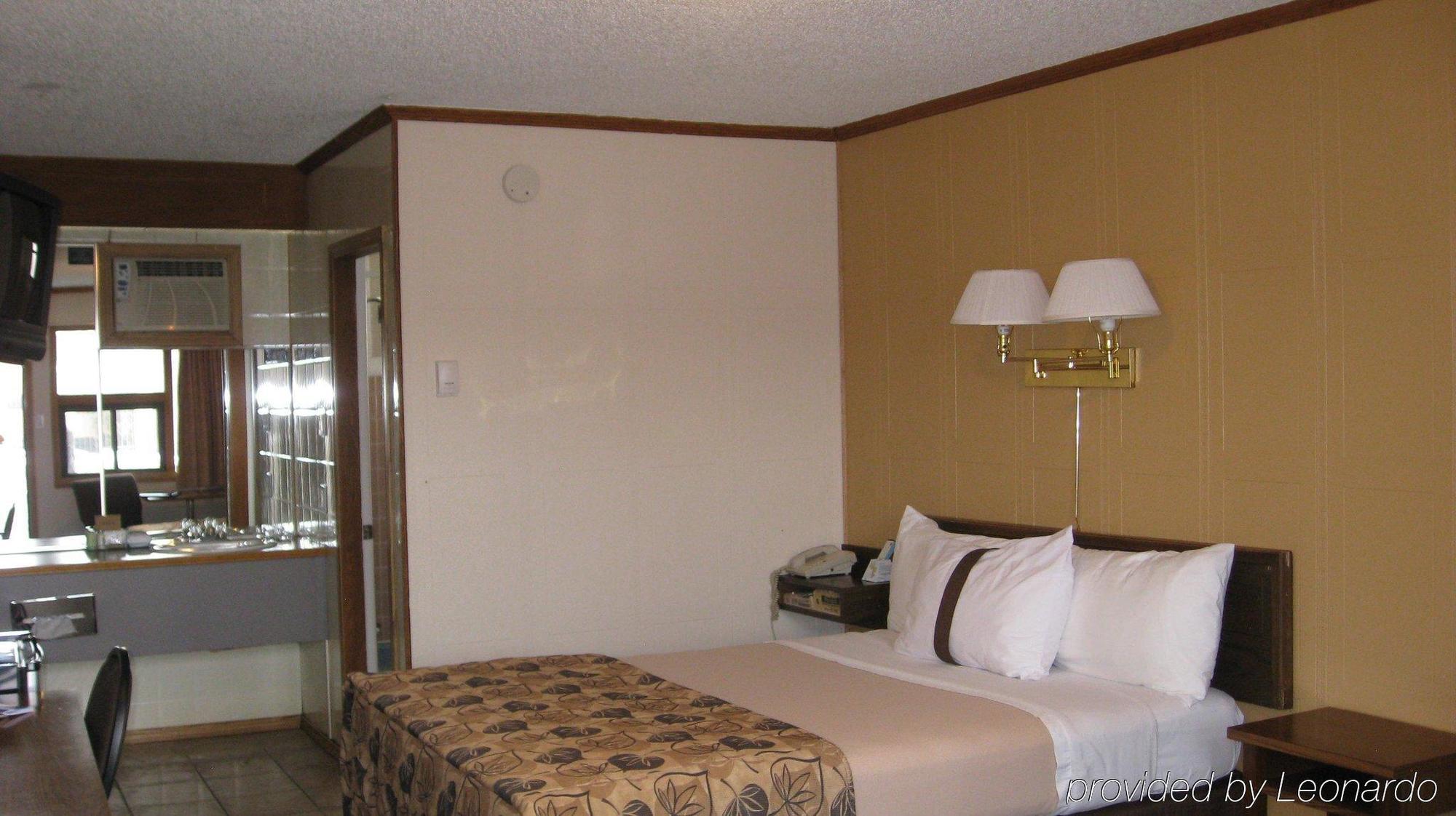 Canadas Best Value Inn YYC Zimmer foto
