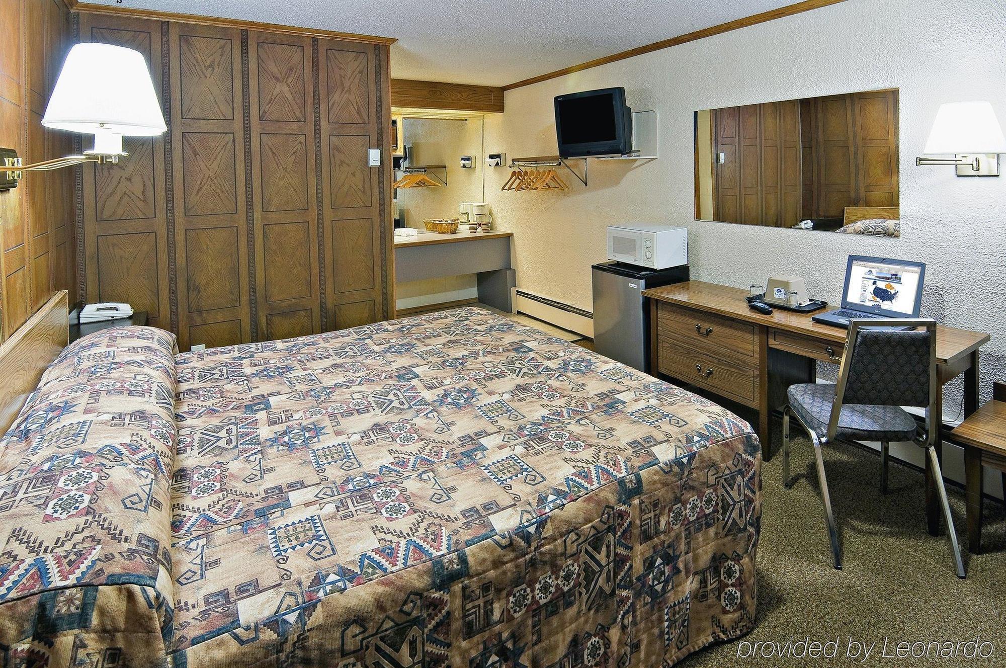 Canadas Best Value Inn YYC Zimmer foto