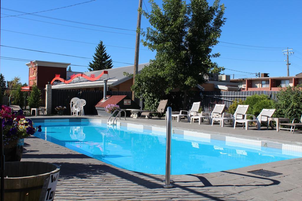 Canadas Best Value Inn YYC Exterior foto