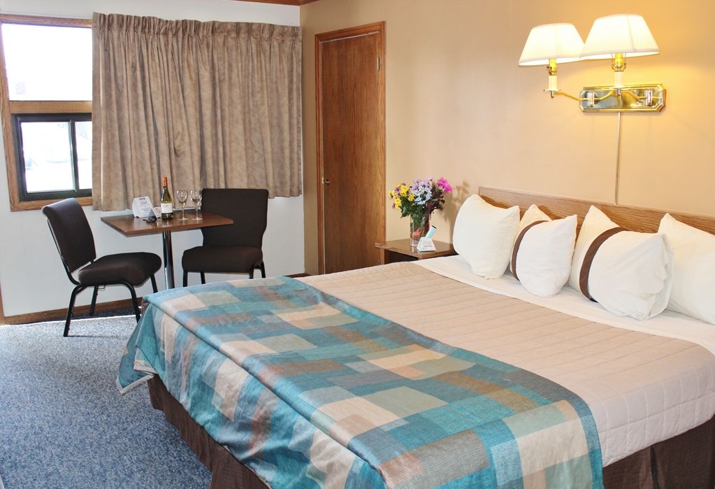 Canadas Best Value Inn YYC Zimmer foto