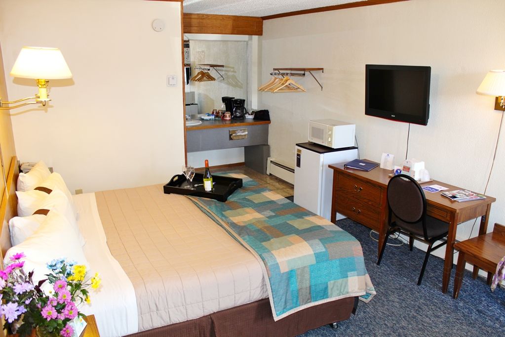 Canadas Best Value Inn YYC Zimmer foto