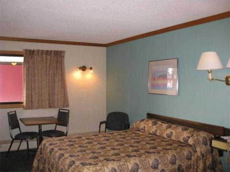 Canadas Best Value Inn YYC Zimmer foto