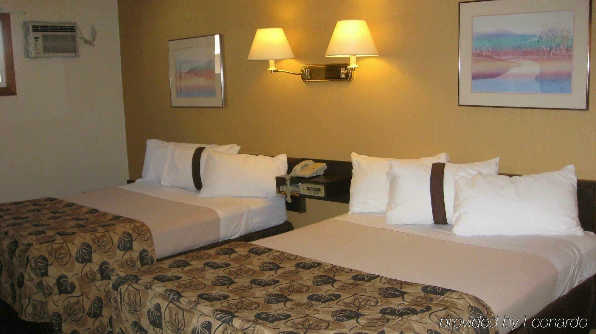 Canadas Best Value Inn YYC Zimmer foto